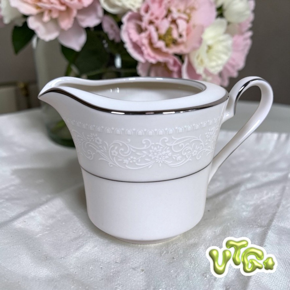 VINTAGE 1970s NORITAKE Sorrento 7565 Creamer Ivory China Platinum Trim‎ | Japan